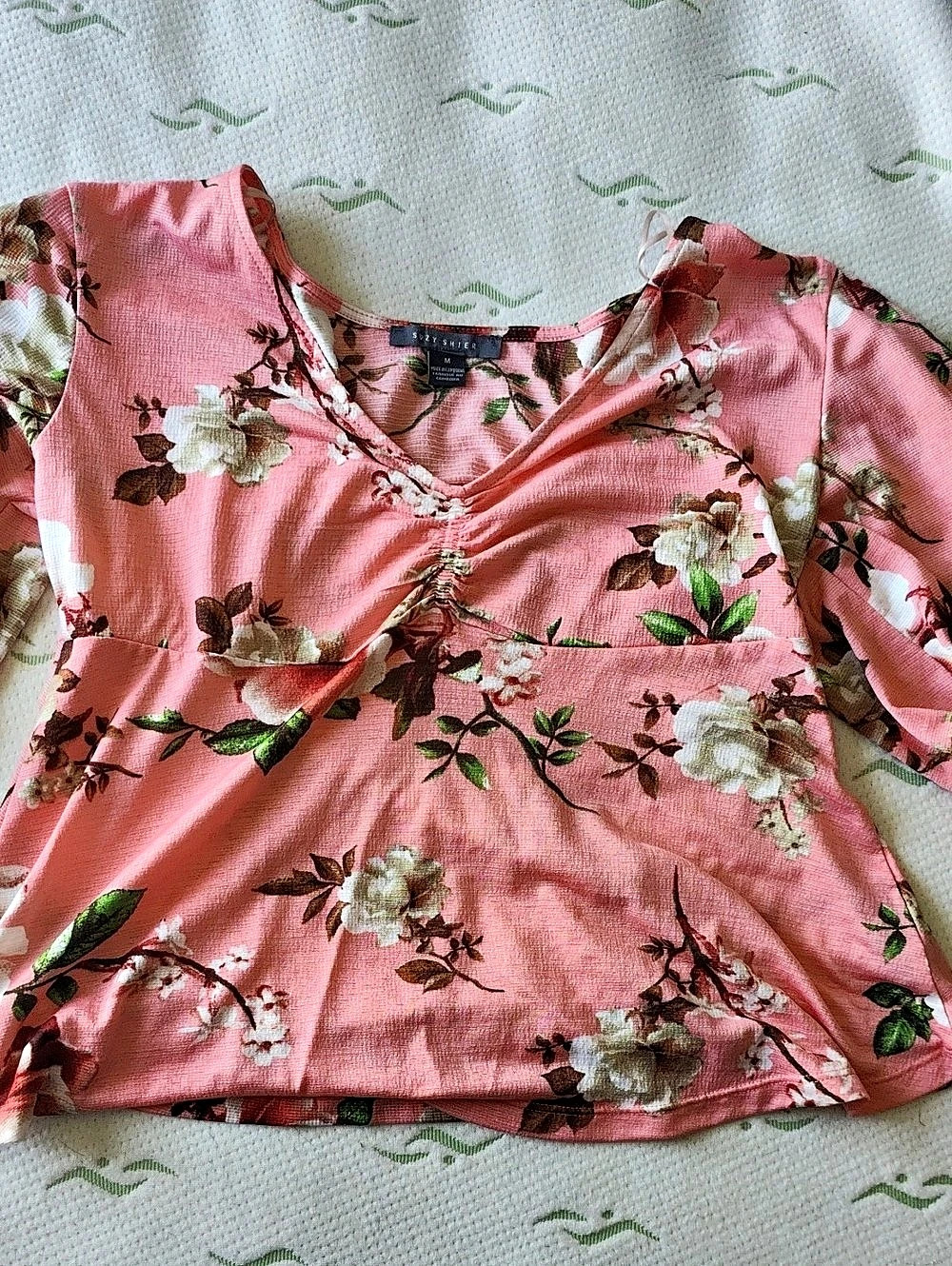 Suzy Shier Floral Ruched Blouse in Pink Size Medium